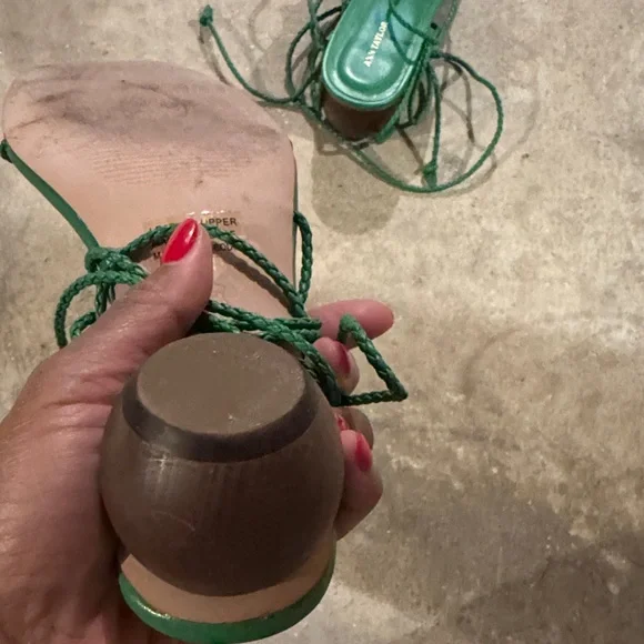 🦄🦄 ANN TAYLOR Emerald Green Strappy Sandals - Picture 4 of 6